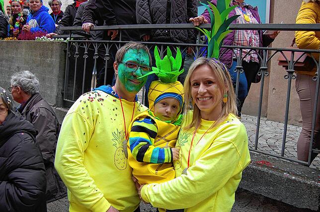 Bei Familien beliebt ist der Umzug am Fasnachtssonntag. Unser Bild von 2020 zeigt maskierte Zuschauer in der Laufenburger Hauptstraße.