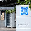 Vor Werk 2 des Automobilzulieferers ZF sprechen am Freitag, 26. Juli, mehrere Mitarbeiter mit dem SÜDKURIER über den angekündigten ...