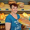 Täglich frische Backwaren vom Brantner Bäck bieten René Johannes und seine Frau Irma Morozov im Café am Ärztehaus in der oberen ...