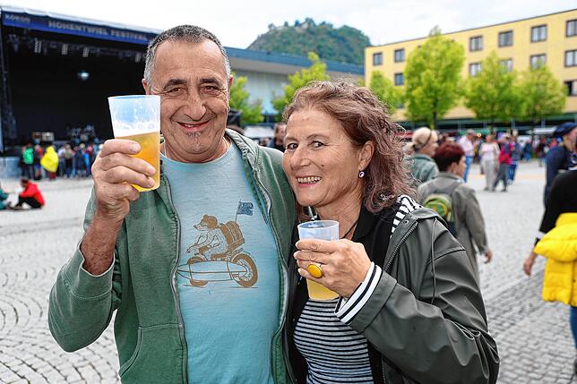 Bild 9: Gute Stimmung bei Regen auf dem Hohentwielfestival