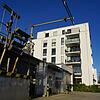 Alte Dieseltankstelle neben Neuer Mitte: Noch passt das Bild nicht in die städtebauliche Neuplanung an der Eisenbahnstraße. Rechts ...