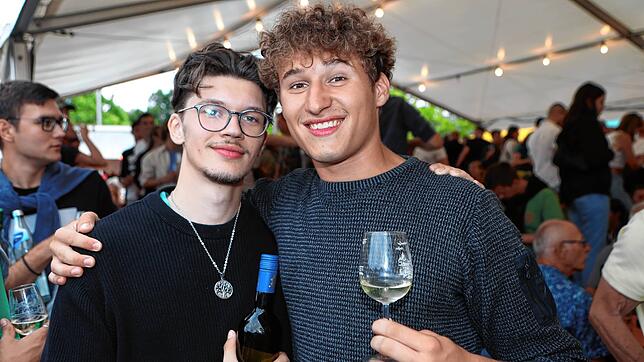 Bild 7: Im Yachthafen auf der Reichenau spielt die Musik! Bilder vom Abend beim Wein- und Fischerfest