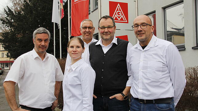 Blicken zufrieden auf das vergangene Jahr zurück, die Zukunft macht ihnen allerdings etwas Sorgen (von links): Oliver Böhme, Angela ...