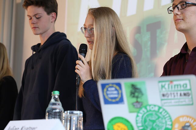 3. Mai 2019: Auf einer Pressekonferenz des Oberbürgermeisters mit Aktivisten von Fridays for Future wird der Klimanotstand ausgerufen.