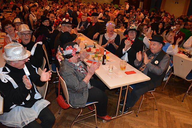 Bild 17: Dreckkübelgschwätz in Markdorf: Bilder der Akteure auf der Bühne