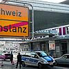 Der Konstanzer Zoll zwischen Deutschland und der Schweiz. Ab heute gibt es Kontrollen. Pendler sollten mehr Zeit einplanen und sich ...