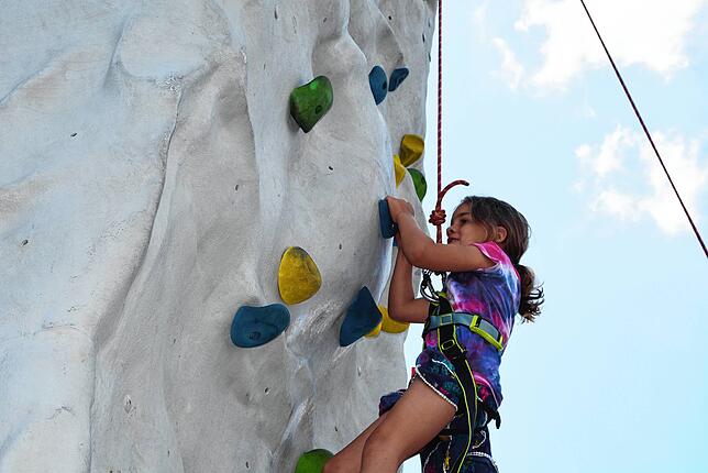 2018: Die siebenjährige Mathilda Nagy kletterte ohne Furcht und mit viel Talent bis an die Spitze der Kletterwand.