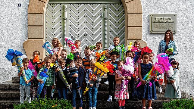 20 Erstklässler feierten in der Klasse 1a der Fritz-Baur-Grundschule in Salem ihren ersten Schultag. Ihre Klassenlehrerin ist Swetlana ...