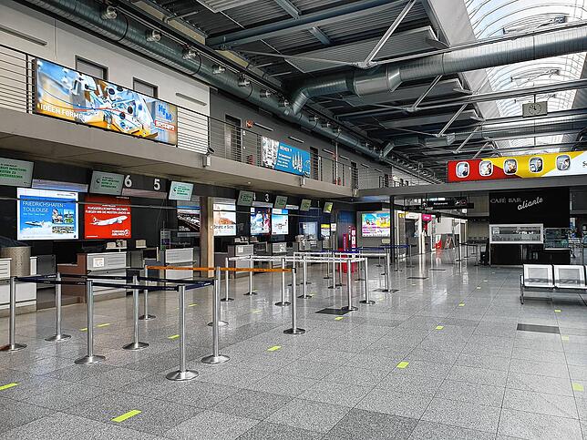 Schon seit Monaten geht am Flughafen Friedrichshafen nicht mehr viel. Wegen der Corona-Pandemie findet kaum Flugverkehr statt.
