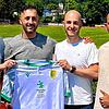 Neuer Trainer: Die sportliche Leitung des SV Herten mit Michael Quaß (links), Remo Laisa (Zweiter von rechts) und Justin Petretta ...