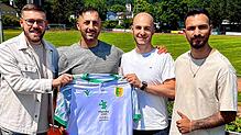 Neuer Trainer: Die sportliche Leitung des SV Herten mit Michael Quaß (links), Remo Laisa (Zweiter von rechts) und Justin Petretta ...