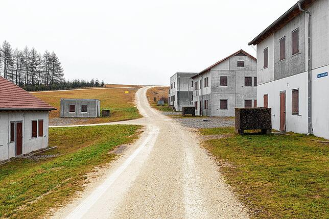 Wo niemand freiwillig leben möchte: Das unwirtliche Dorf Dinohausen existiert nur als Attrappe – auf dem Standortübungsplatz in ...
