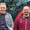 Miteinander statt übereinander reden: Das praktizieren Christof Beck (links) und Philipp Hofacker auf dessen Hof in Bräunlingen.