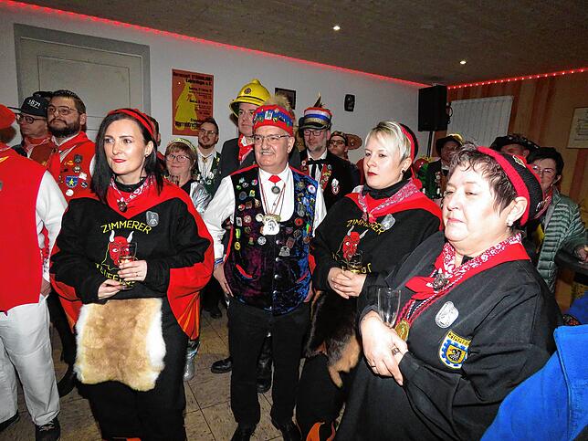 Bild 19: Leipferdinger Strohglonki feiern 70. Geburtstag mit Brauchtumsabend