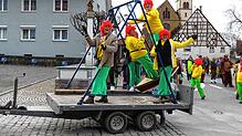 Kindheitserinnerung: Auch eine Schiffschaukel ist beim Gutmadinger Umzug beim Wagen von Roland Binder dabei.