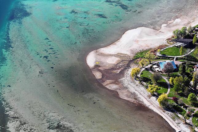 Bild 2: Bodensee oder Kroatien? Wenn Niedrigwasser atemberaubende Farben offenbart