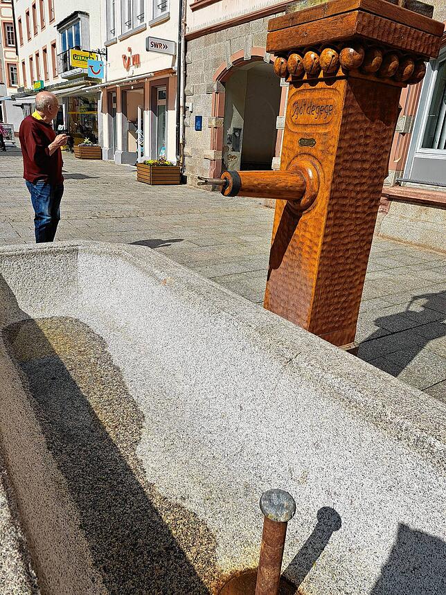 Kein Wasser auch aus dem Narrobrunnen.