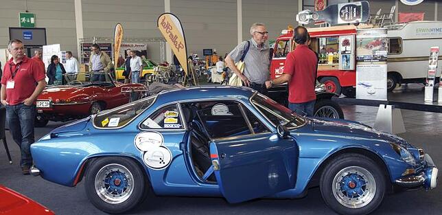 Blaue Flunder: Die Renault Alpine A110, Seriensieger bei der Rallye Monte Carlo in den Sechzigern, genießt unter sportlich ...