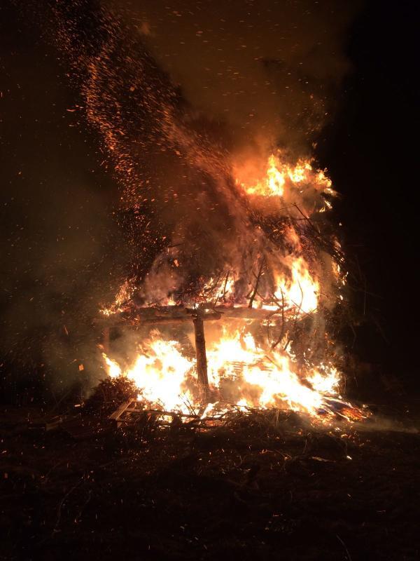 Der Mimmenhauser Funken wurde vergangenes Jahr schon in der Nacht zum Funkensonntag angezündet.