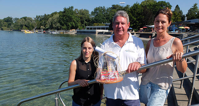 Vor 40 Jahren durchquerte Theo Schlegel in Rekordzeit von Romanshorn nach Friedrichshafen den Bodensee. Zum Jahrestag gratulierten 2018 ...