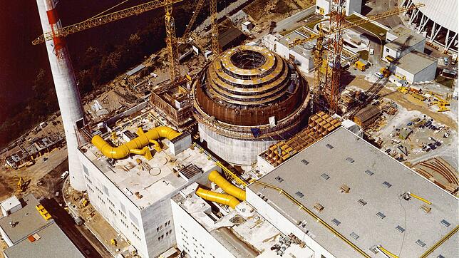 Das Kernkraftwerk Leibstadt ging nach mehrjähriger Bauzeit Ende 1984 in Betrieb. das Foto zeigt den Baufortschritt im Jahr 1981.