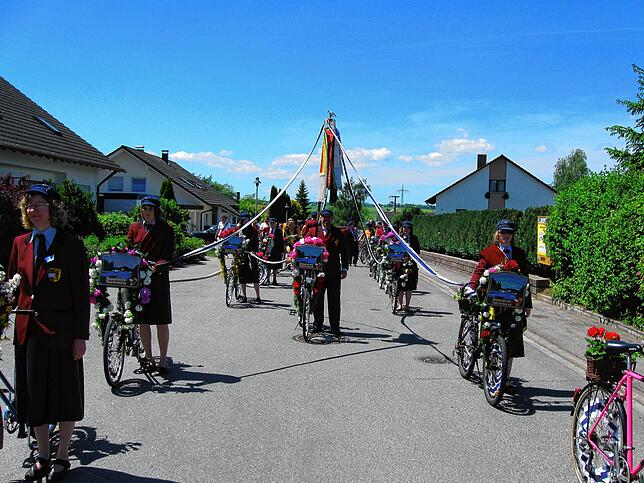 Aufstellung zum letzten Korso des Radsportvereins Unterbränd am 29.Mai 2011 in Neudingen.