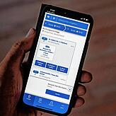 Fahrzeugsuche und Reservierung via Smartphone-App.