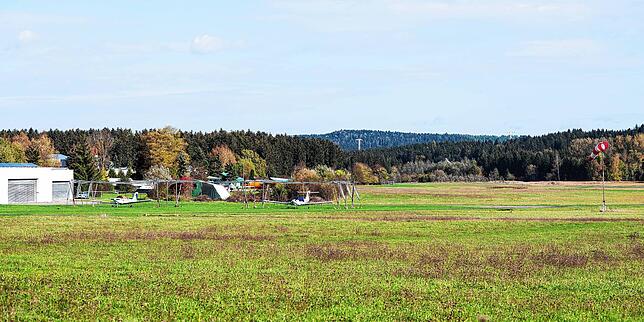 Das Flugplatzgelände in Schwenningen, wo sich das tragische Unglück ereignet hat.