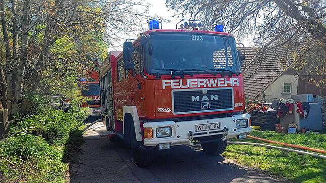 Bild 4: Wohnhaus in Flammen: So dramatisch war der Einsatz im Laufenburger Ortsteil Rotzel – die Bilder
