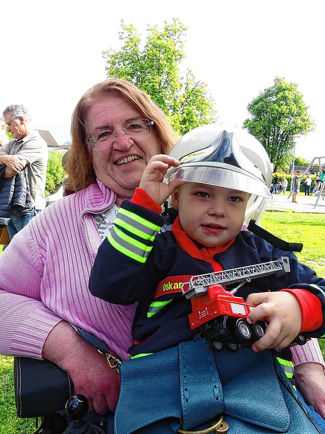 Oskar, hier mit Ulla Sterk, feierte am Samstag seinen dritten Geburtstag.