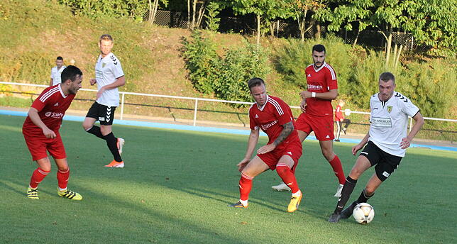 Bild 13: FSV Rheinfelden holt beim 2:2 gegen den FC Bad Krozingen den ersten Punkt in dieser Saison &ndash; und wir haben die Bilder!