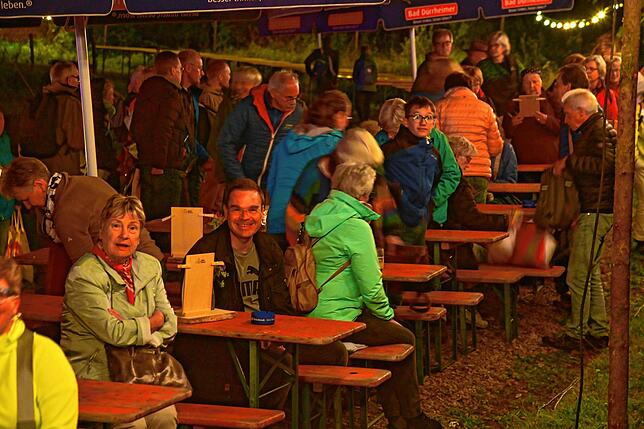 Bild 9: Röthenlochfest: Faszinierende Leuchtfiguren und gute Stimmung