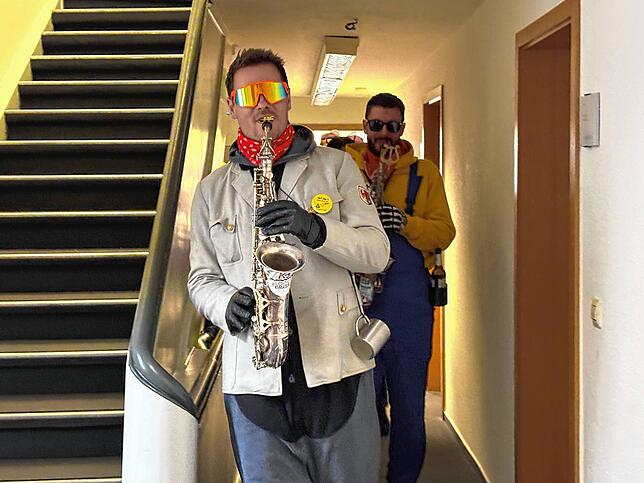 Einzug mit Musik: Die Stadtharmonie besucht schon traditionell den SÜDKURIER.