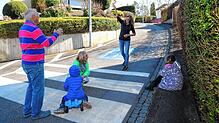 Verkehrsberuhigte Zone: Eine unsinnige Entscheidung für den Höriblick mit dem 19-prozentigen Gefälle, finden (von links) Horst und ...