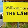 Ebenfalls Teil der Kampagne: Willkommensschilder unter Ortsschildern.
