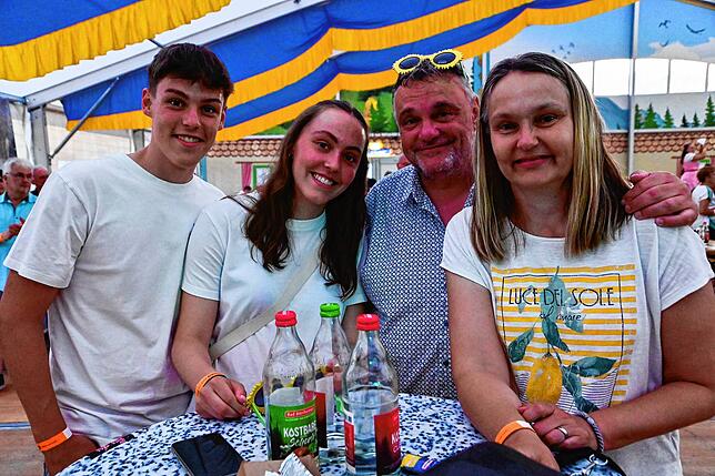 Bild 19: 1000 Besucher feiern mit der Spider Murphy Gang