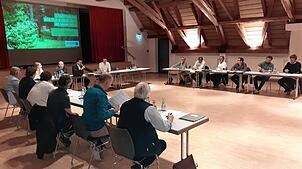 Entscheidende Sitzung des Heiligenberger Gemeinderats im Sennhof: Das Gremium stellt mehrheitlich die Weichen für das Dorfladenprojekt.