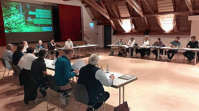 Entscheidende Sitzung des Heiligenberger Gemeinderats im Sennhof: Das Gremium stellt mehrheitlich die Weichen für das Dorfladenprojekt.