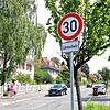 Das Tempo-30-Schild in der Allmannsdorfer Straße, an einigen Stellen steht noch ein Tempo-40-Zeichen. Ebenfalls verbunden mit dem ...