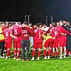 Die Spieler und der Trainerstab des FC RW Salem nach dem Pokal-Aus gegen den FC Teningen