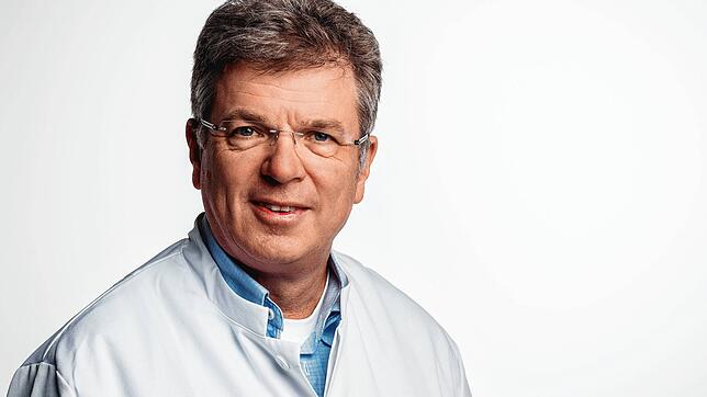 Joachim Böhm führt seit 2018 als Chefarzt die Arbeit des Instituts und Gemeinschaftspraxis für Pathologie am Klinikum Singen fort.