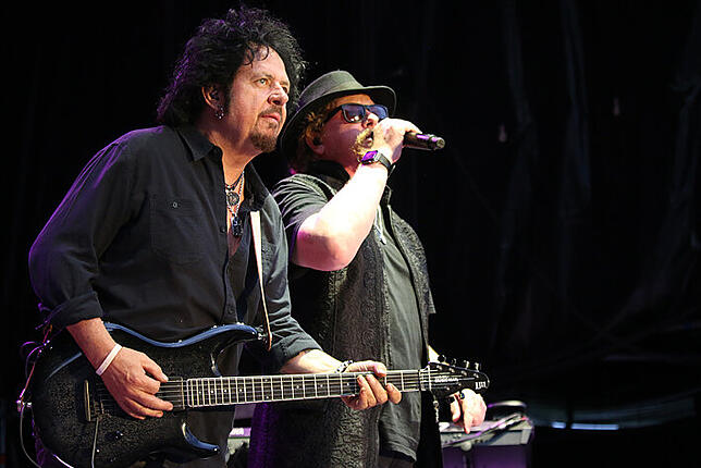 Gitarrist Steve Lukather und Sänger Joseph Williams hatten ihr Publikum im Griff.