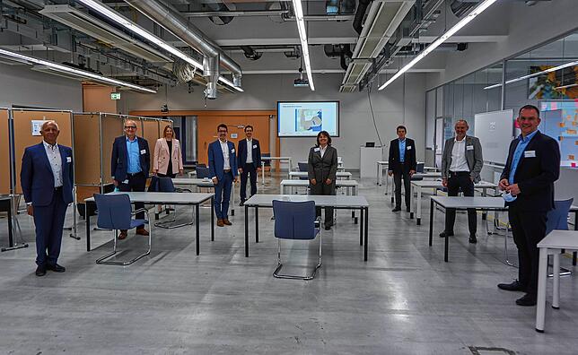 Zusammenarbeit: Volker Frey (Strategieexperte bei Endress+Hauser), Andreas Mayr (COO Endress+Hauser und Mitglied der ...