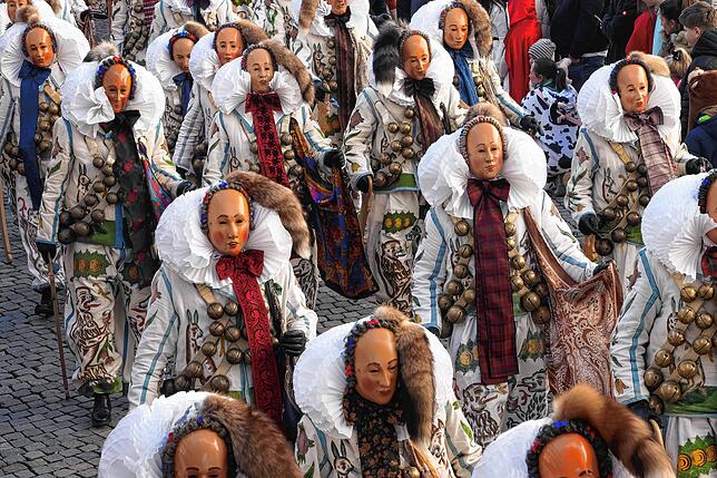 Bild 3: Warum der Fasnet-Umzug in Villingen jedes Jahr Groß und Klein fasziniert – Entdecke die Highlights!