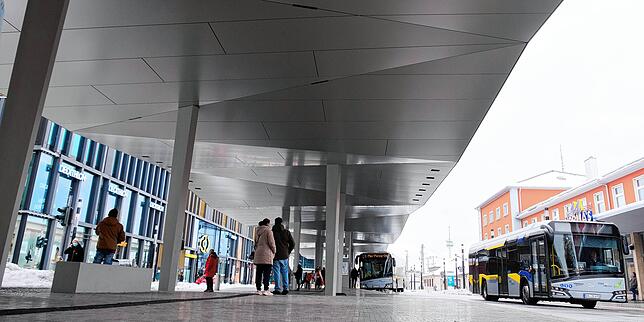 Vom Sanierungsfall zum Herzstück der Mobilitätswende: Der Bahnhofplatz in Singen.