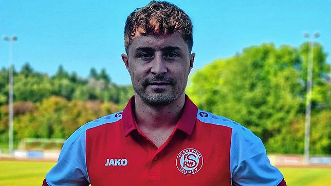 Daniel Sandhas im Schlosssee-Stadion des FC RW Salem. Der 32-Jährige wechselte im Sommer vom FC 09 Überlingen zum Verbandsliga-Aufsteiger.