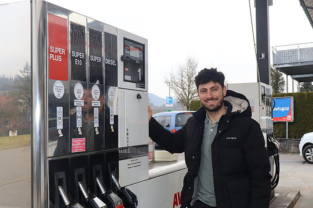 Kosta Taktsides ist der Betreiber der kleinen Avia Tankstelle in Bietingen unweit der Grenze.