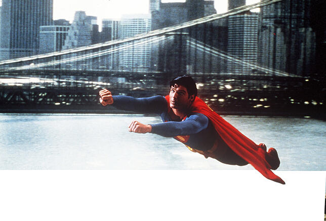 Der Ur-Held: Christopher Reeve fliegt als Superman über New York (1978).