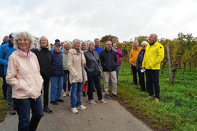 Bild 1: Bilder von der Dorfwanderung vom Rathaus zum Seeufer über Harlachen bis zum Kindergarten