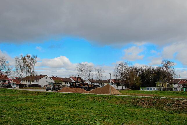Auf dem früheren Sportplatz im Schnaidholz im Singener Süden entsteht nun ein Neubaugebiet. Dort sollen Häuser der verschiedenen ...